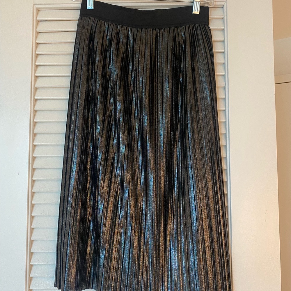 GAP Shiny Black Pleated Skirt